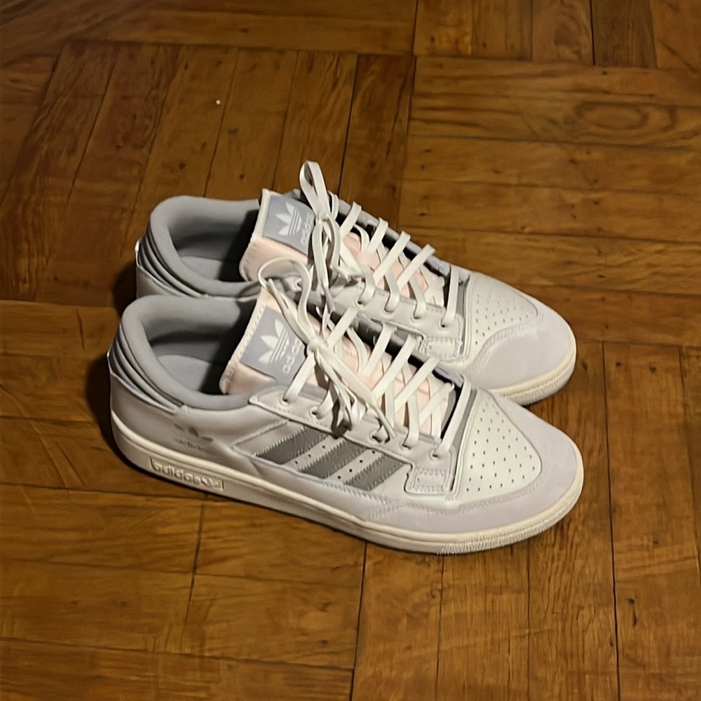 Adidas - Picture 3 of 8